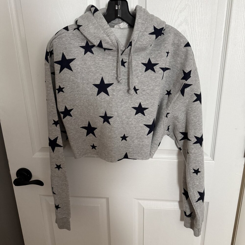 Bloom + Pop Cropped Long Sleeve Gray Hoodie With Black Stars Size Large